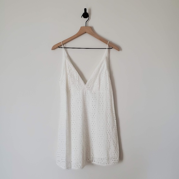 Dress Forum Dresses & Skirts - NEW Dress Forum Eyelet V-Neck Mini Dress / M